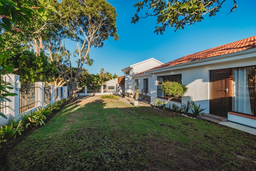 7 Bedroom Property for Sale in Loerie Park Western Cape
